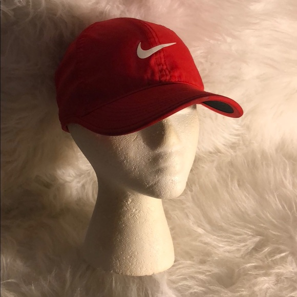 red nike visor hat